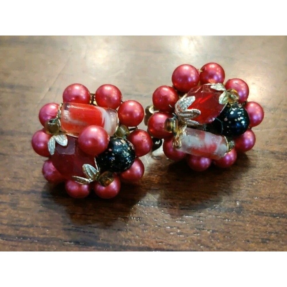Vtg Japan Signed Gold Tone Cluster Magenta Pink Black Beaded Clip On Earrings